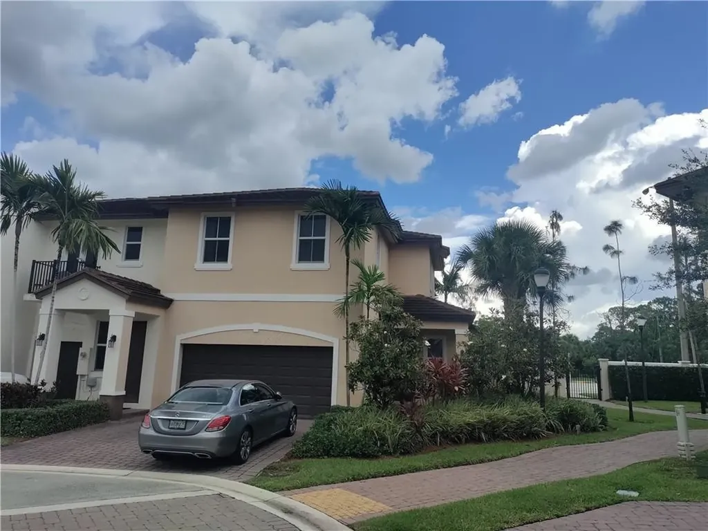 6916 Long Pine Circle Coconut Creek FL 33073