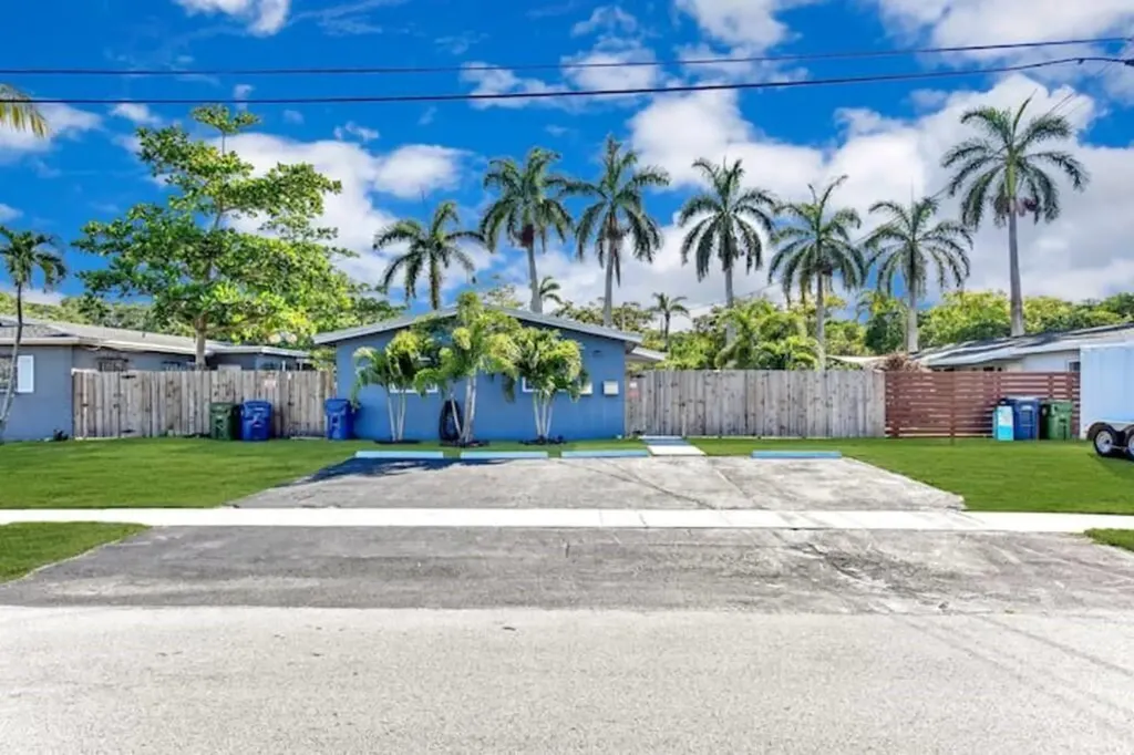 2457-2459 NW 9th Terrace Wilton Manors FL 33311