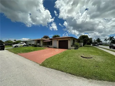 4926 NW 52nd Court Tamarac FL 33319