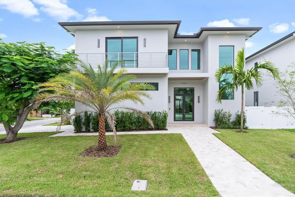 909 NE 2nd Avenue Delray Beach FL 33444