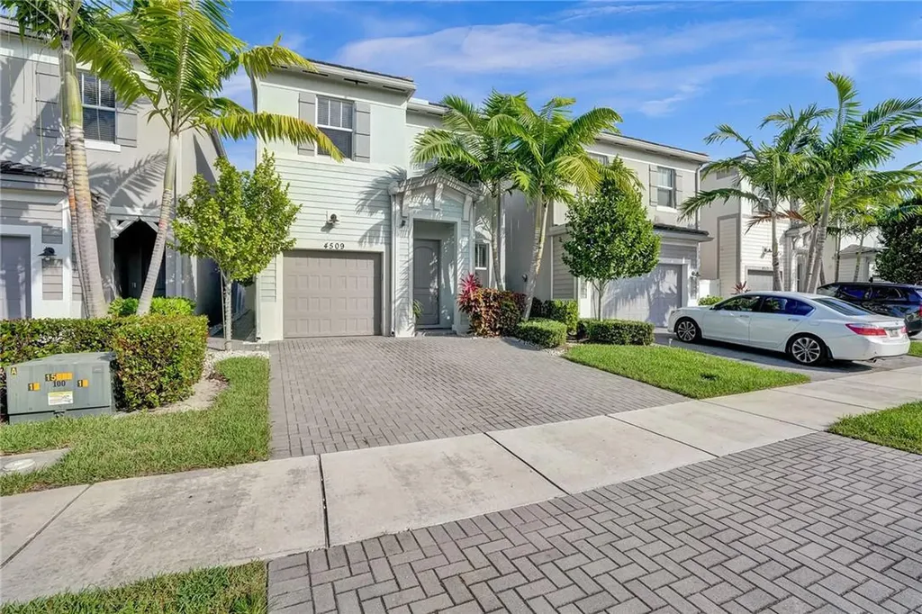 4509 NW 48th Terrace Tamarac FL 33319