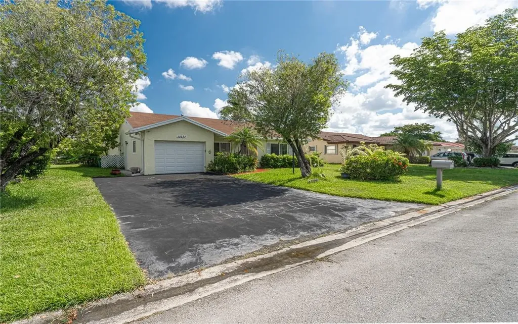 10221 NW 70th Street Tamarac FL 33321