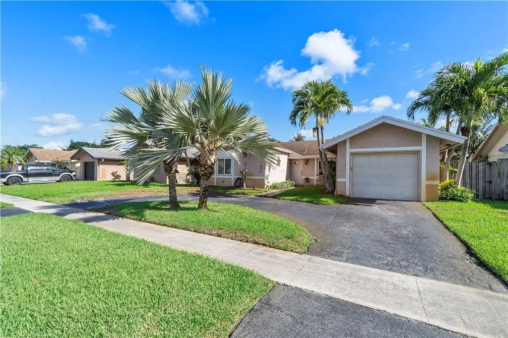 8203 SW 12th Street North Lauderdale FL 33068