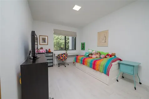 6864 SW 80th Street Miami FL 33143
