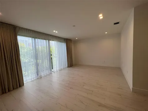 6864 SW 80th Street Miami FL 33143