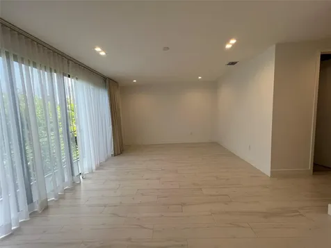 6864 SW 80th Street Miami FL 33143