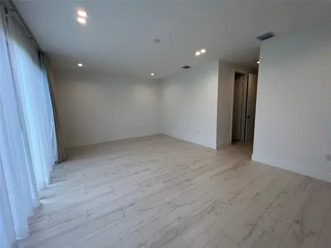 6864 SW 80th Street Miami FL 33143
