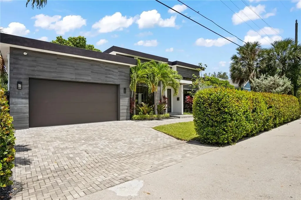 738 NE 17th Road Fort Lauderdale FL 33304