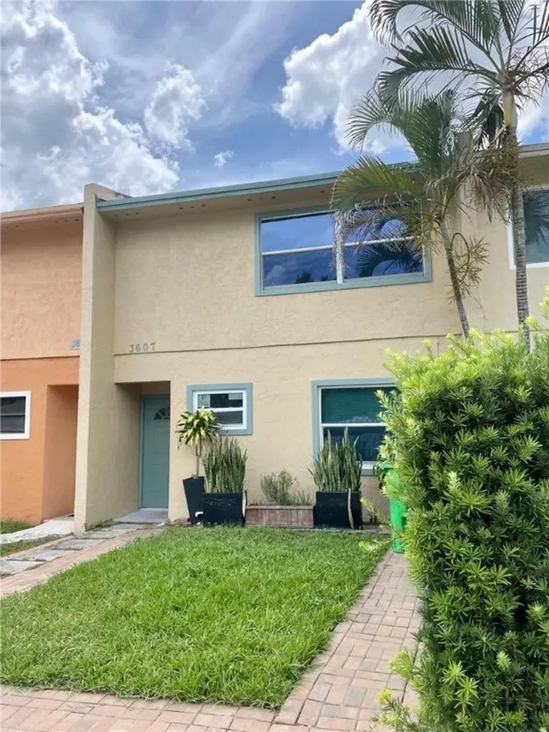 3607 NW 91st Avenue Sunrise FL 33351
