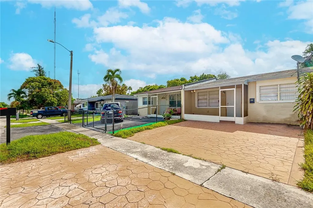 3851 SW 54th Avenue West Park FL 33023