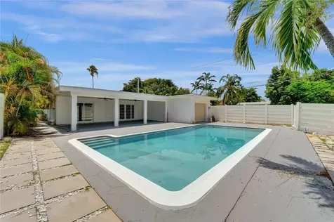 2003 N 45th Avenue Hollywood FL 33021