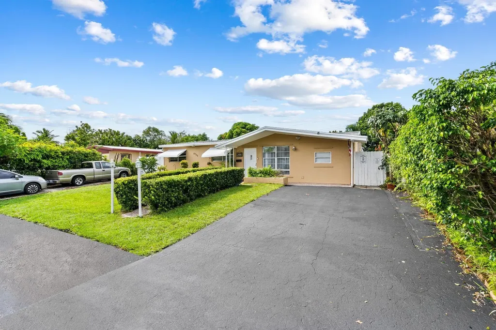 6730 Roosevelt Street Hollywood FL 33024