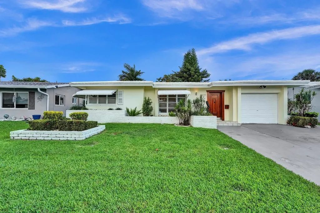 4211 NW 49th Drive Tamarac FL 33319