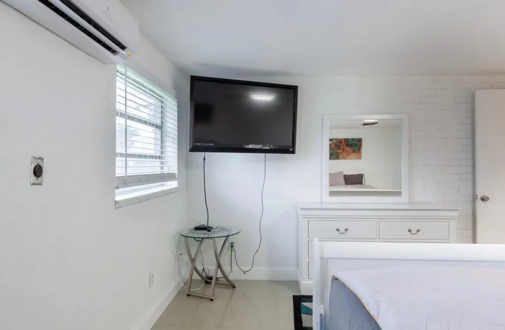 11450 SW 17th Street Davie FL 33325
