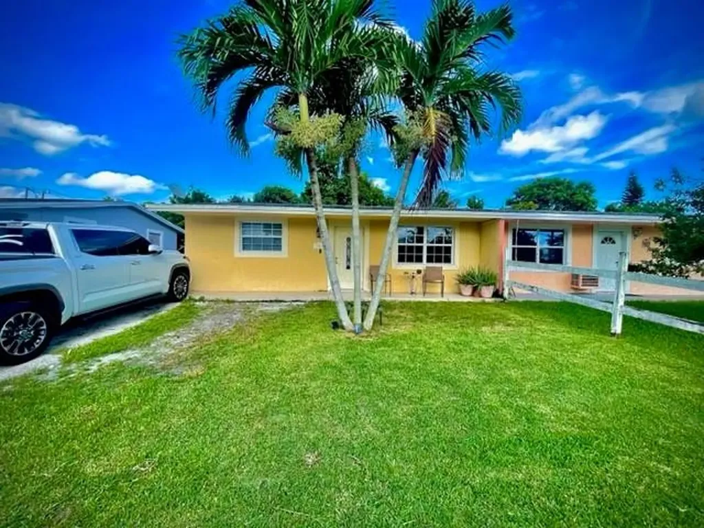 1910 SW 69th Terrace North Lauderdale FL 33068