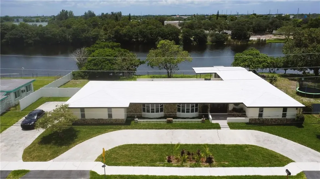 2929 NW 24th Avenue Oakland Park FL 33311