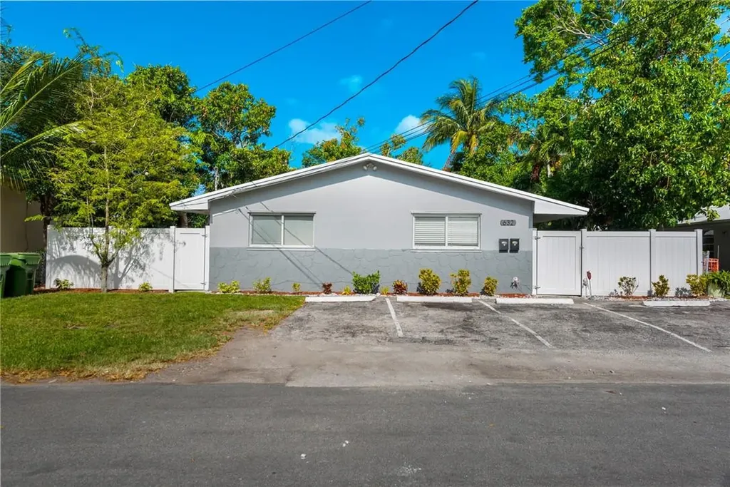 632 SW 6th Terrace Hallandale Beach FL 33009