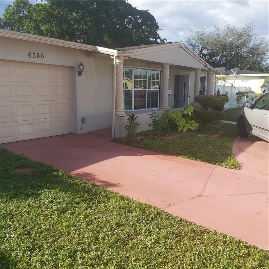 6360 SW 10th Court North Lauderdale FL 33068