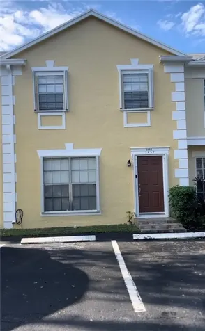 2852 S Edgehill Lane Hollywood FL 33026