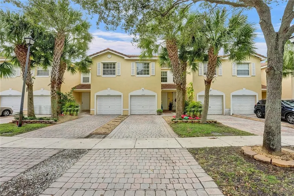 6307 Landings Terrace Tamarac FL 33321