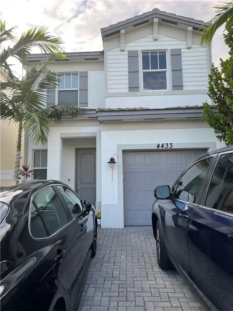 4433 NW 48th Terrace Tamarac FL 33319