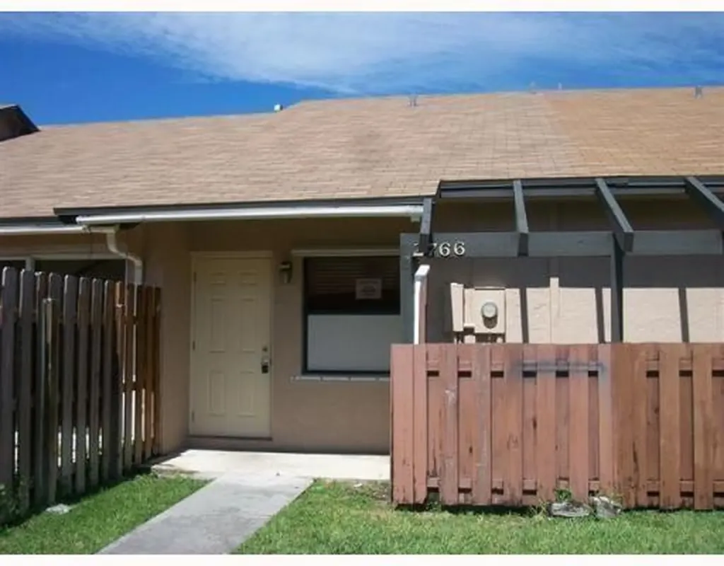 2766 N Nob Hill Road Sunrise FL 33322
