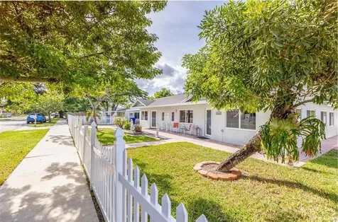 6129 Hayes Street Hollywood FL 33024