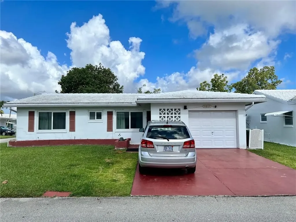 5807 NW 82nd Terrace Tamarac FL 33321