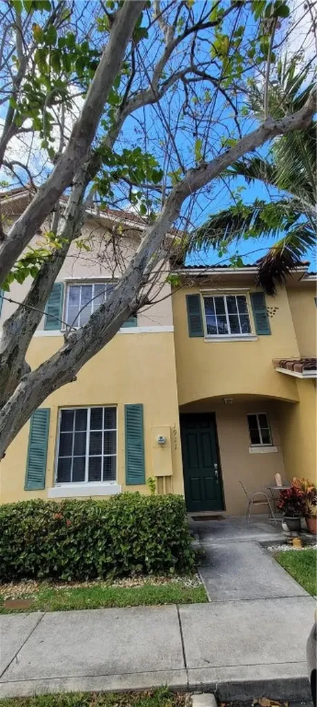 1911 SW 60th Avenue North Lauderdale FL 33068