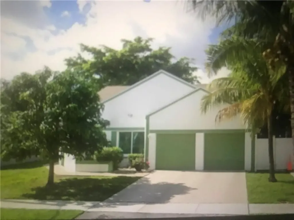 1430 SW 85th Avenue Pembroke Pines FL 33025