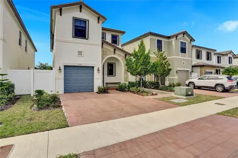 10976 W 35th Way Hialeah FL 33018
