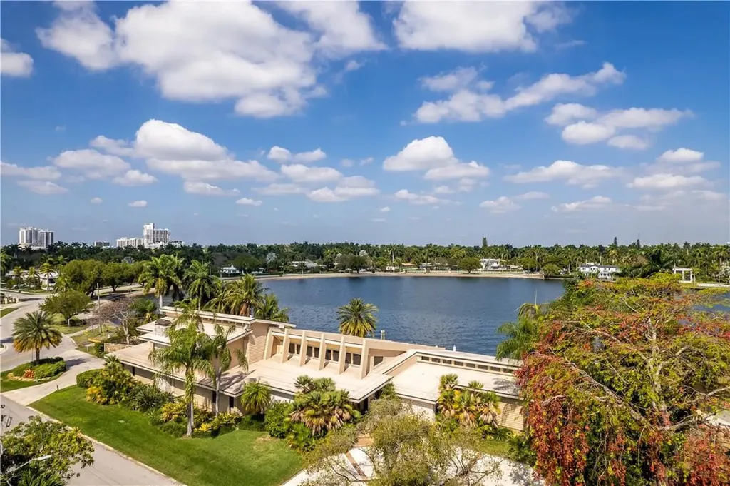 1161 S Southlake Drive Hollywood FL 33019