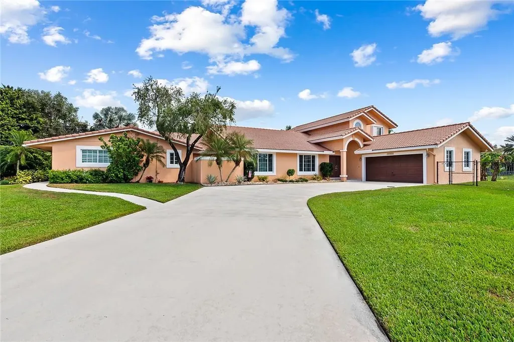 1590 NW 114th Terrace Plantation FL 33323