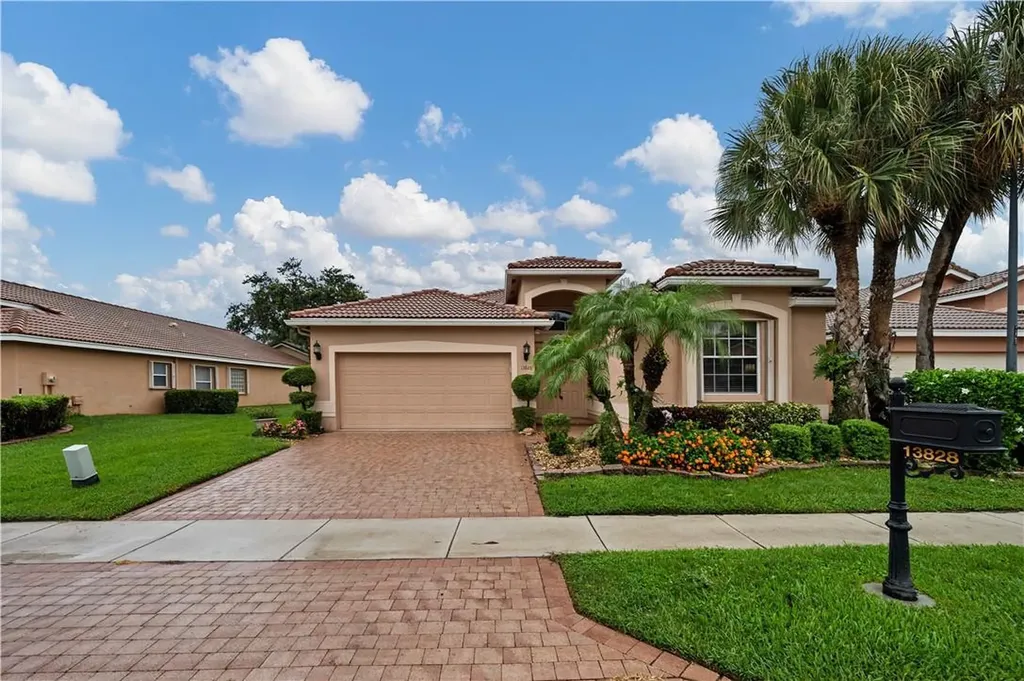 13828 Via Nadina Delray Beach FL 33446
