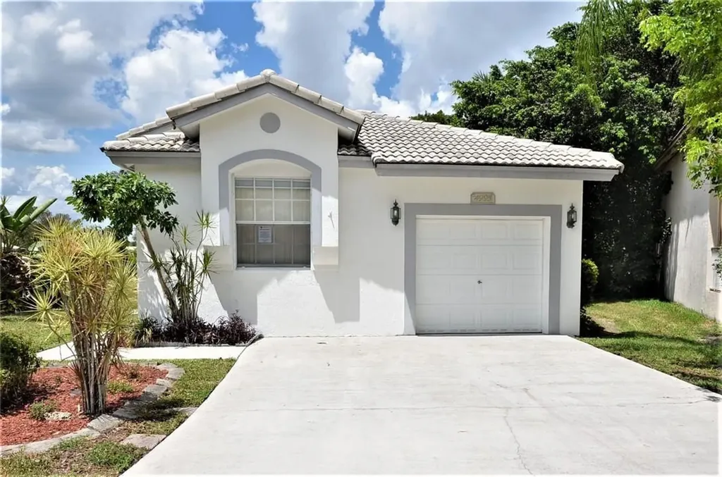 4995 Pelican Street Coconut Creek FL 33073