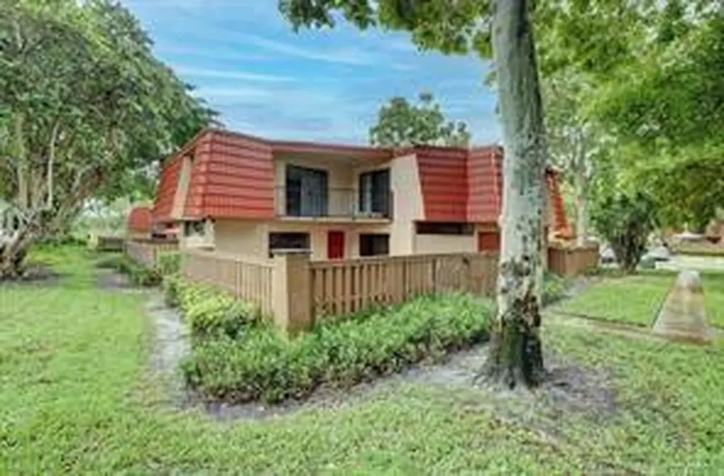 22940 Oxford Place Boca Raton FL 33433