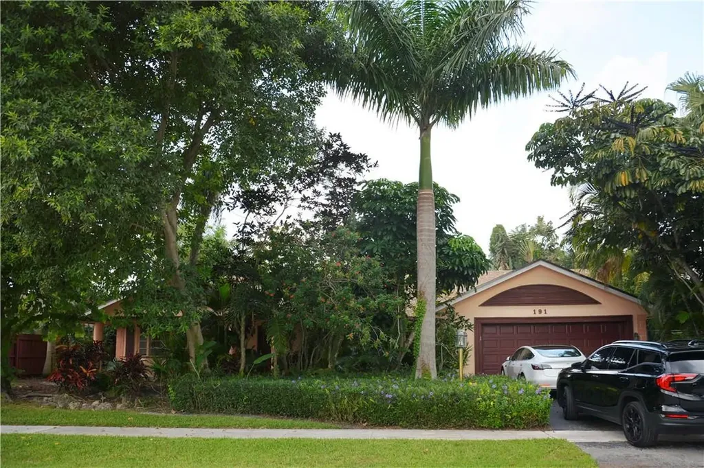 191 SW 75th Terrace Plantation FL 33317