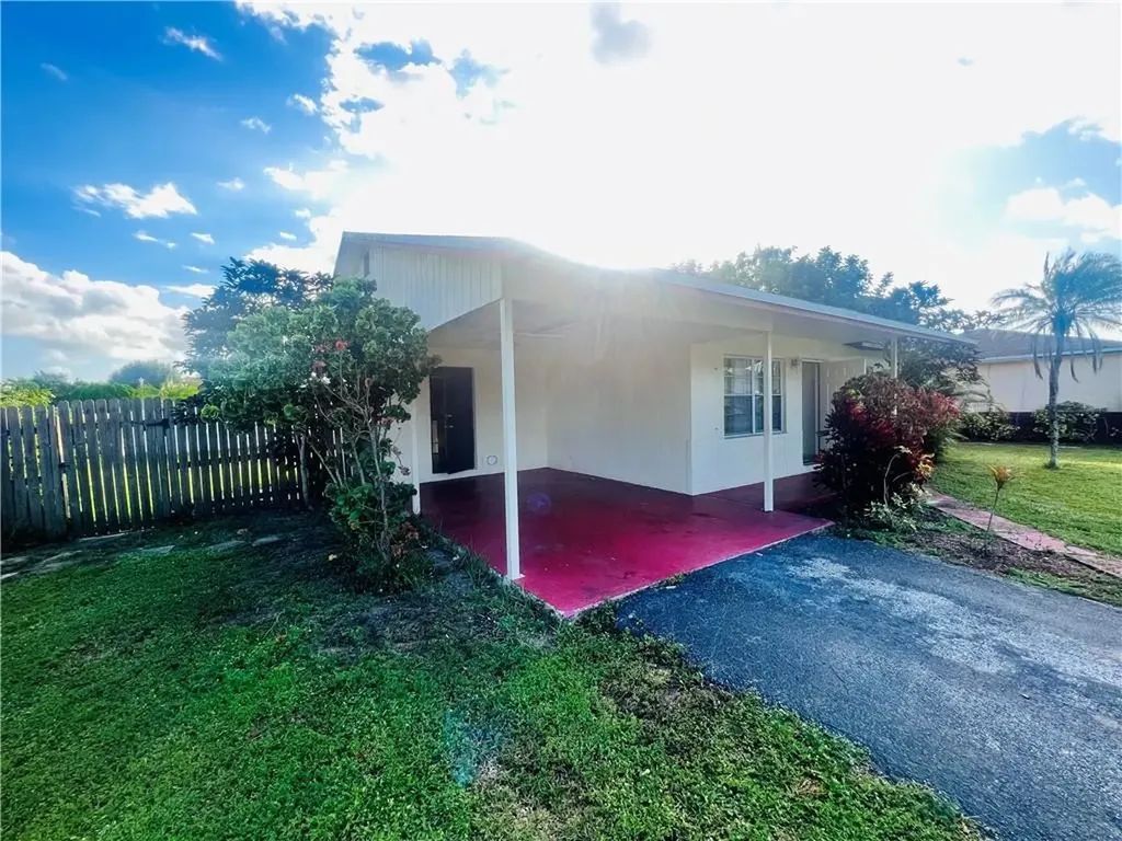 303 SW 79th Avenue North Lauderdale FL 33068