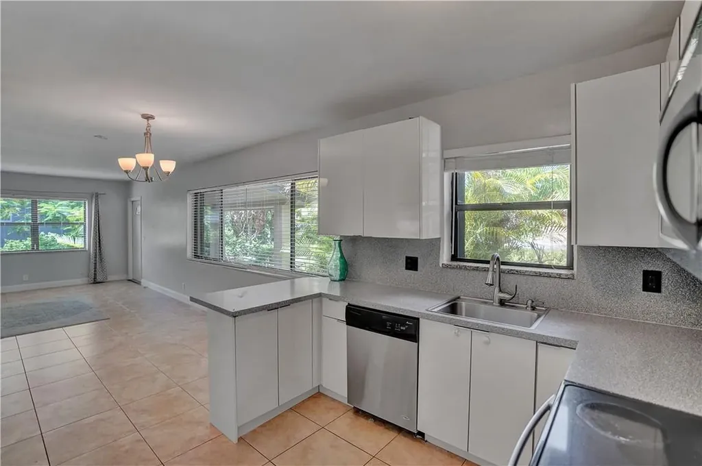 1676 NE 33rd Street Oakland Park FL 33334