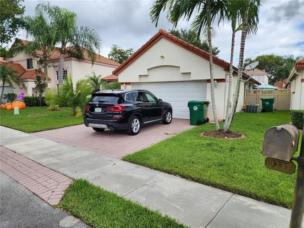 9237 Magnolia Court Davie FL 33328