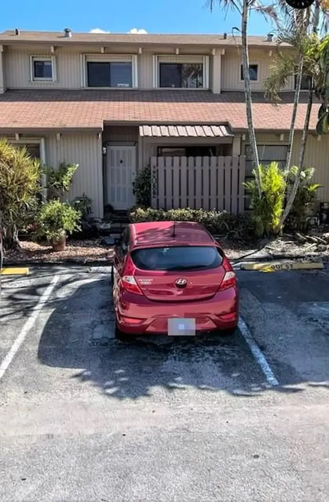 2082 SW 81st Way Davie FL 33324