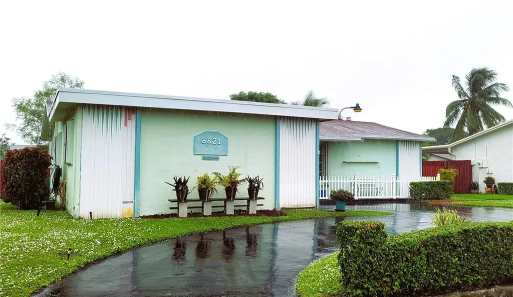 8821 NW 6th Street Pembroke Pines FL 33024