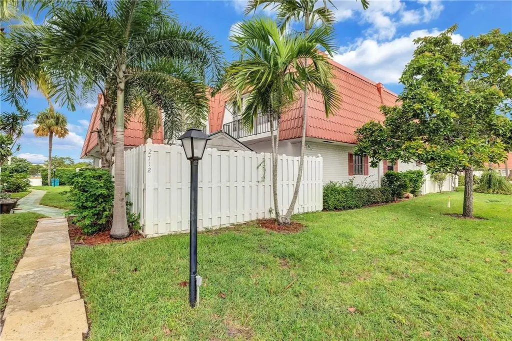 2712 Yale Lane Boynton Beach FL 33426