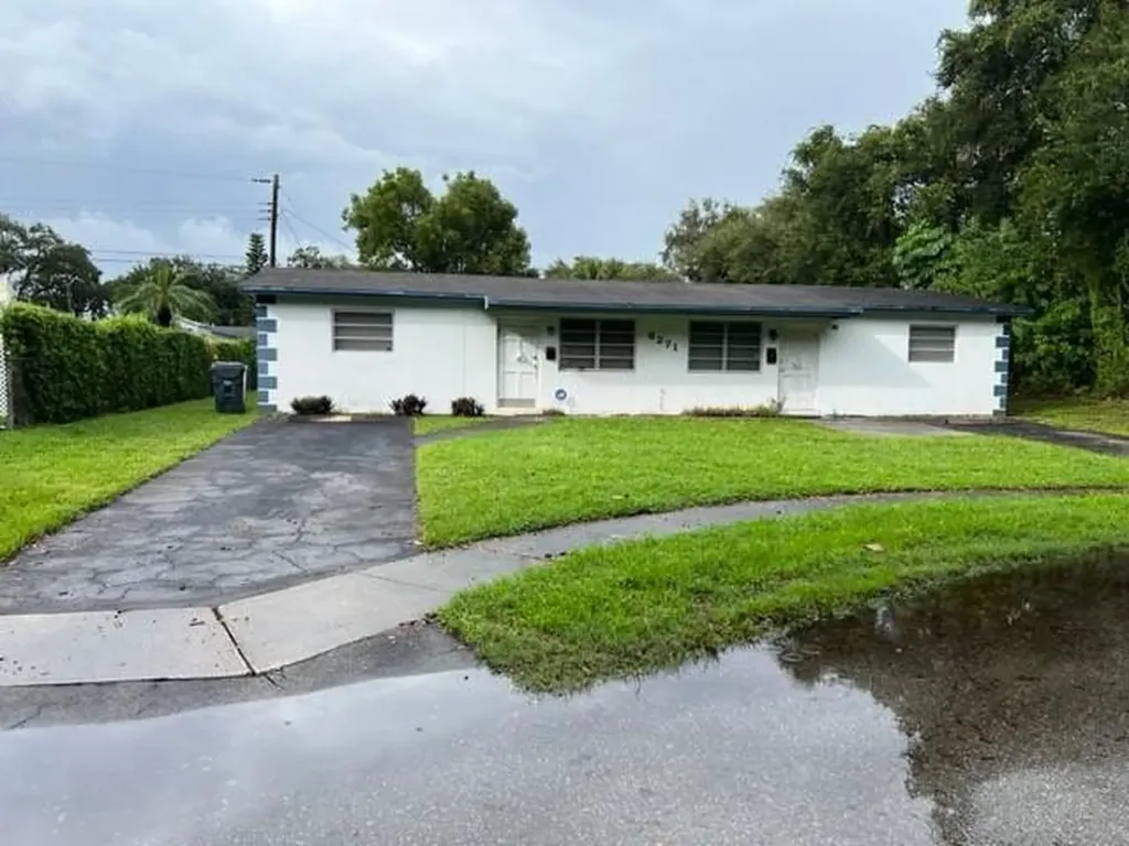 6271 Moseley Street Hollywood FL 33024