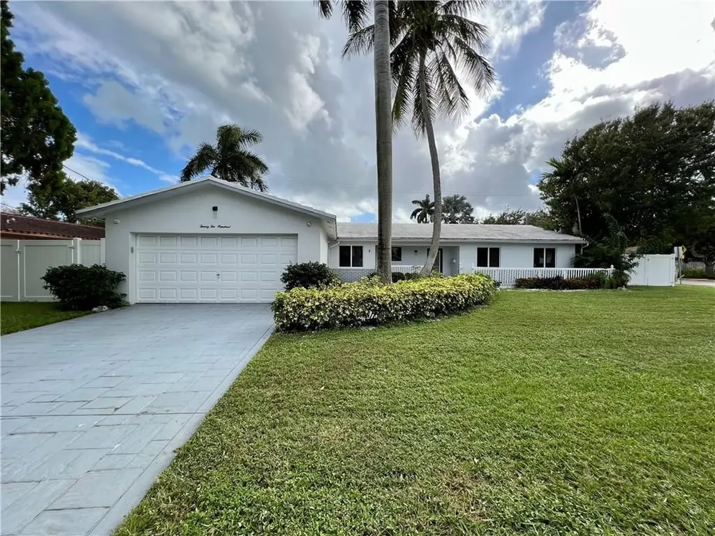 2200 NE 46th Street Lighthouse Point FL 33064