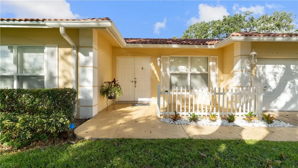 941 SW 69th Avenue Plantation FL 33317