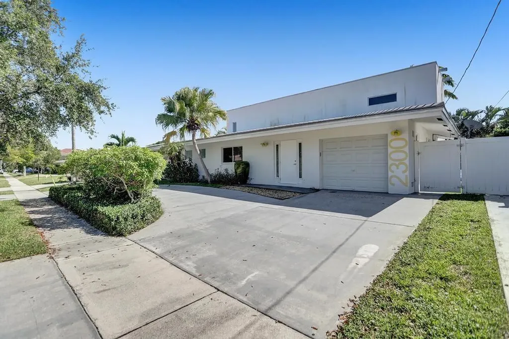 2300 NE 48th Court Lighthouse Point FL 33064