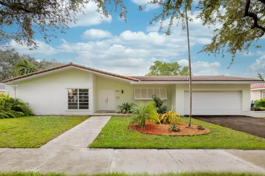 14010 Cypress Court Miami Lakes FL 33014