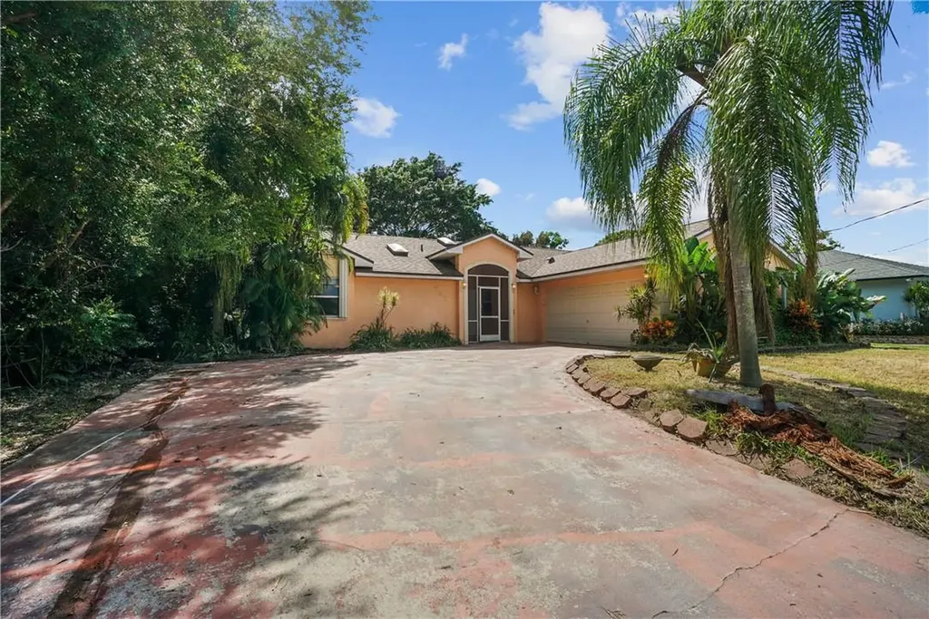 812 SE Thornhill Drive Port St Lucie FL 34983