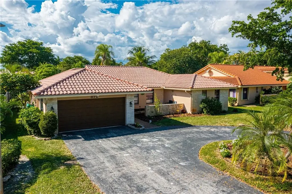 872 NW 108th Lane Coral Springs FL 33071
